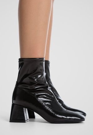 Classic ankle boots - black