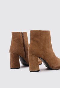 Sandra Fontán LAUREN - Bottines à talons hauts - camel