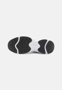 Champion COUNTESS - Tréningová obuv - white/new black