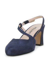 Scarpa con tacco alto in suede blu navy, con punta arrotondata, cinturino alla caviglia e tacco largo e solido. L'interno è rifinito con una leggera fodera beige.