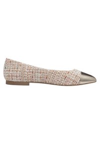 Chaussure plate avec une tige en tissu tissé comportant des fils multicolores, un bout en métal doré, et une semelle basse marron.