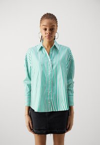 ONLY ONLOREGON  - Skjortebluse - cloud dancer/green bee