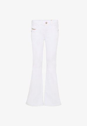 Jeans bianchi svasati con chiusura a bottone, cinque tasche e dettagli di cuciture sottili. Tessuto in misto cotone liscio; design versatile e classico.