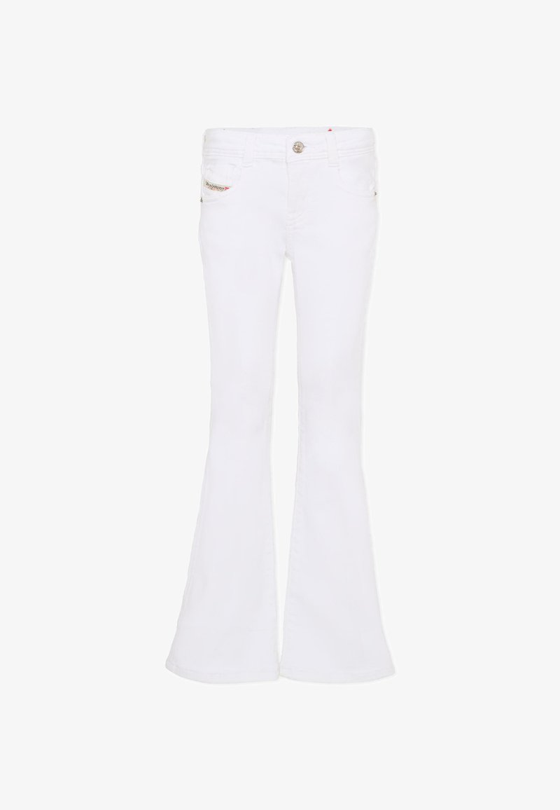 Jean blanc évasé avec fermeture par bouton, cinq poches et détails de couture subtils. Tissu en mélange de coton lisse ; design polyvalent et classique.