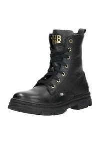 Zwarte leren gevechtslaars met een gestructureerde afwerking, gouden logo, vetersluiting, metalen veterogen en een dikke rubberen zool.