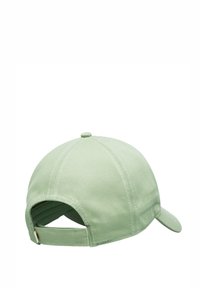 Grüne Baumwollkappe mit einem gebogenen Schirm, verstellbarem Riemen auf der Rückseite und sichtbaren Nähdetails. Glatte Textur und minimalistisches Design.