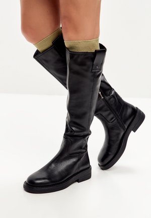 Plateaulaarzen - black