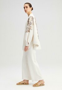 Touché Privé EMBROIDERED - Suvejakk - natural