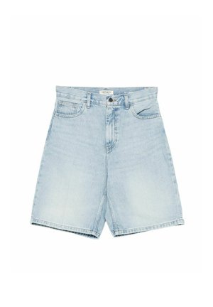 Lyseblå denimshorts med knap- og lynlåslukning, front- og møntlommer samt bæltestropper, vist fladt på hvid baggrund.