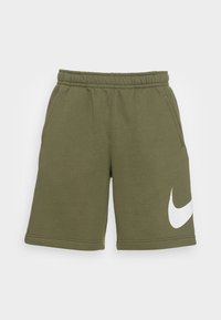 Olivgrüne Shorts aus weichem Stoff mit einem elastischen Bund, Seitentaschen und einem großen weißen Nike-Logo am linken Bein.