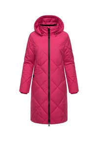 Cappotto lungo foderato rosa con cappuccio, dotato di una cerniera frontale e due tasche laterali. Il tessuto ha una consistenza liscia e lucida.