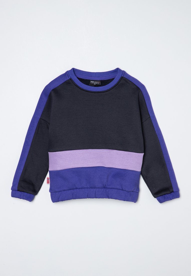 Langärmliger Kinder-Sweatshirt mit schwarzem Oberteil, lila Unterteil, helllila horizontalem Streifen und lila Besatz an den Ärmeln und am Kragen.
