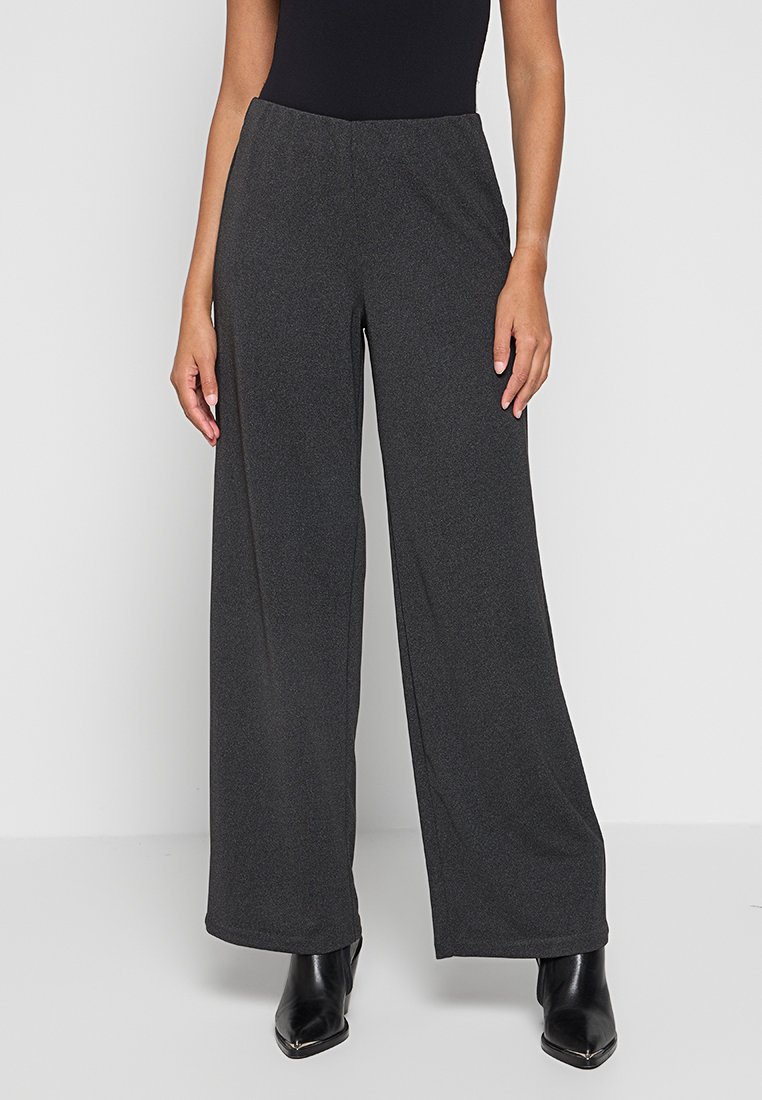 Brede broekspijpen in donkergrijze stof met een gladde textuur. Kenmerkt zich door een hoge taille en een elegante, ontspannen pasvorm.
