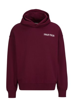 Bordeauxroter Hoodie mit Fronttasche und weißem Text "19069 ITALIA" auf der linken Brust, mit gerippten Bündchen und Saum.