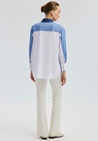 Touché Privé STRIPED BLOCK - Blúzka so zapínaním na gombíky - navy blue