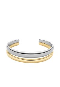 Armband mit zwei metallischen Oberflächen: ein polierter Silberband �über einem matter Goldband, kreisförmig mit offenen Enden.