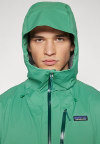 Patagonia GRANITE CREST RAIN - Vodotěsná bunda - gather green