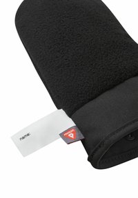 Gant noir avec un dessus en polaire douce et un poignet en tissu durable, accompagné d'une étiquette blanche et d'un tag rouge.