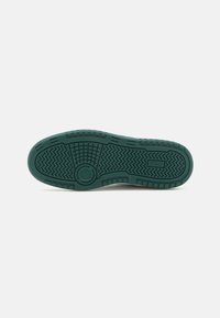 Puma DOUBLECOURT UNISEX - Sneakers low - white/dark myrtle