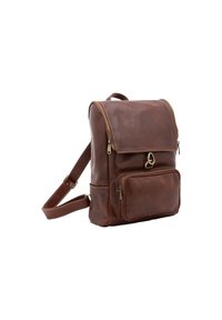 Zaino in pelle marrone con pattina e chiusura in metallo dorato, tasca con zip frontale e spallacci regolabili. Texture liscia, forma strutturata.