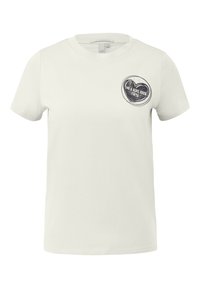 Weißes Baumwoll-T-Shirt mit einem runden schwarzen Grafikdesign und Text auf der linken Brustseite. Kurze Ärmel und ein klassischer Rundhalsausschnitt.