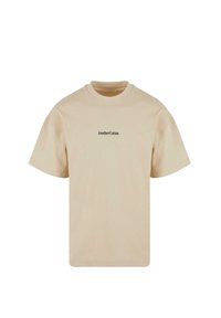 Beige bomulds t-shirt med korte ærmer, rund hals, og "AnotherCotton" logo trykt i sort i midten foran. Klassisk pasform og glat tekstur.