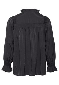 Svart blus med långa, puffiga ärmar, en volangkrage och smockdetaljer över ryggen och ärmsluten; slät, glänsande textur.