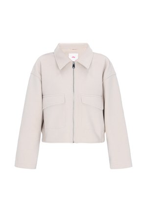 Beidzot krēmkrāsas apgriezta jaka ar garām piedurknēm, priekšējo rāvējslēdzēju, lielu apkakli un divām kabatām ar Atloku uz krūšu daļas.