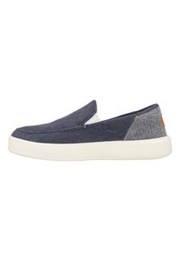 Marine slip-on schoenen met een textiele bovenkant, elastische inzet voor een goede pasvorm en een witte rubberen zool. Bevat een contrasterend achterpaneel.
