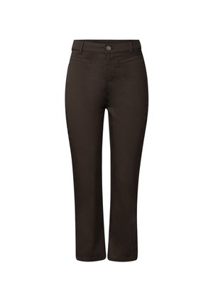 Pantalon slim marron foncé avec fermeture bouton et zip, passants pour ceinture et poches avant passepoilées, présenté sur fond blanc.