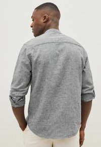 Next LINEN BLEND ROLL SLEEVE SHIRT WITH GRANDAD COLLAR - Košile - grey