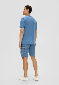 s.Oliver MIT FRONTPRINT - T-shirt print - hellblau