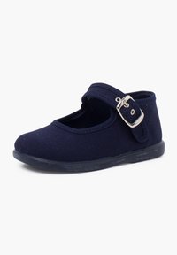 Zapato Mary Jane de lona azul marino con punta redonda, correa ajustable con hebilla y suela flexible, que presenta una textura suave y un diseño simple.