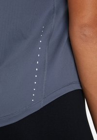 SQUATPROOF Potiskana majica - dark grey