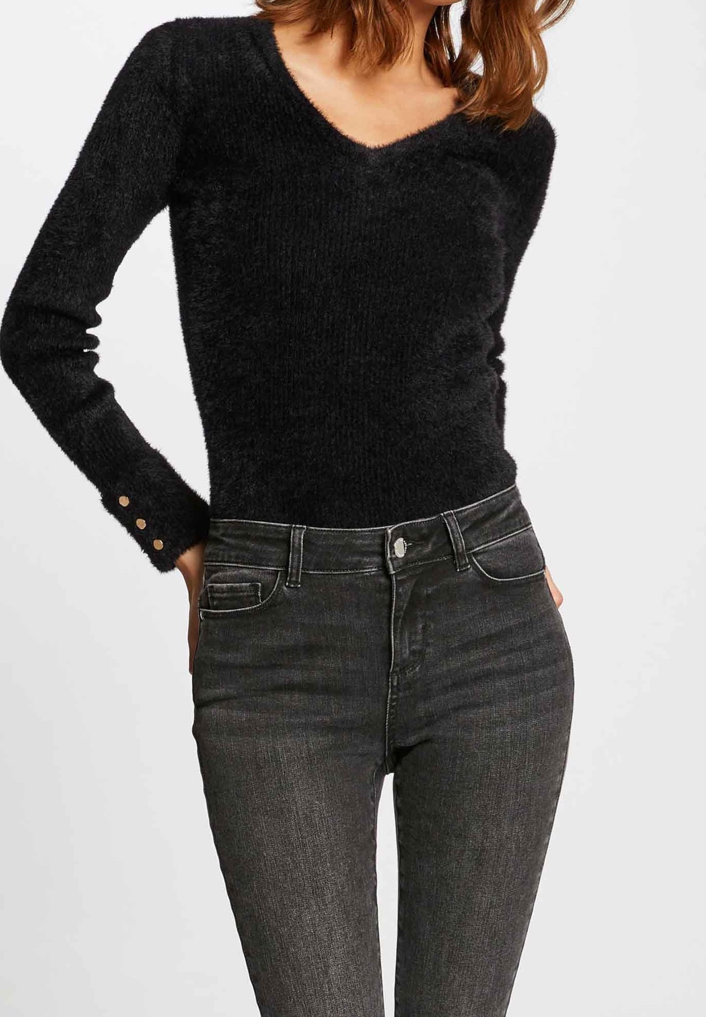 Pull Femme Morgan – Manches Longues, Col V, Boutons Décoratifs, Coupe Ajustée