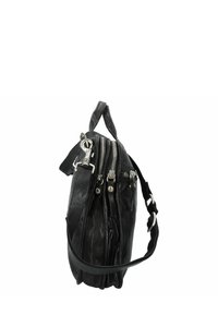 Bolso de cuero negro con doble cremallera, correa de hombro desmontable y asa. Presenta una textura suave y una forma rectangular compacta.