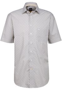 Camicetta a maniche corte con tessuto leggero. Presenta un motivo geometrico blu e bianco, colletto a punta e una tasca sul petto.
