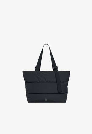 Sort polstret tote-taske med to skulderremme og en justerbar spænde-rem, med en lille "Got Bag"-logo nær nederste midtpunkt.