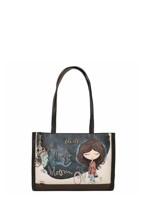 Borsa nera e beige con una ragazza dei cartoni animati, illustrazione di bicicletta, testo e ciondoli metallici per portachiavi allegati.