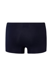 Mörkblå boxershorts med en slät textur och en åtsittande passform, med en kort längd och utan synlig varumärkning eller mönster.