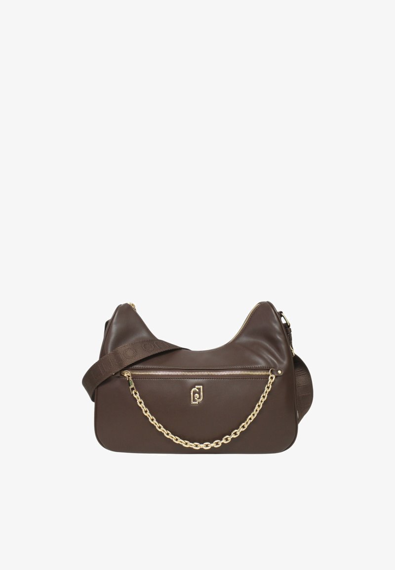 Borsa a spalla in pelle marrone scuro con zip dorata, dettaglio a catena e ampia tracolla in tessuto con marchio in rilievo.