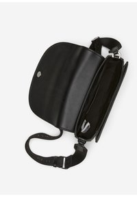 Schwarze Leder-Umhängetasche mit offenem Deckel, die ein leeres Hauptfach und einen verstellbaren Stoffriemen zeigt.
