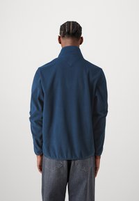 Tommy Jeans FLAG  - Polárpulóver - dark night navy