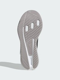 Sivá gumová podrážka s textúrou vzoru, obsahuje bielu medzipodrážku a vyrazené označenie „ADIWEAR“, navrhnutá pre lepšiu priľnavosť a odolnosť.