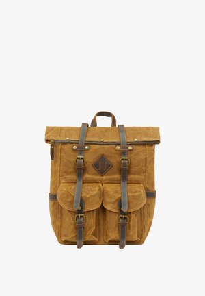 Rucsac din pânză cerată în nuanță de beige cu accente din piele maro, design cu vârf rulabil, două buzunare frontale, bretele reglabile și accesorii metalice.