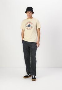 Converse GO TO HARBOR PANTS UNISEX - Püksid - dark matter