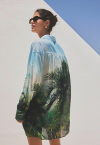 Next COVER-UP REGULAR FIT - Strandaccessoire - green blue scene print
