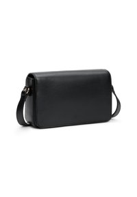 Sort læder crossbody taske med rektangulær form, glat tekstur og en aftagelig rem; har rene linjer og minimalistisk design.