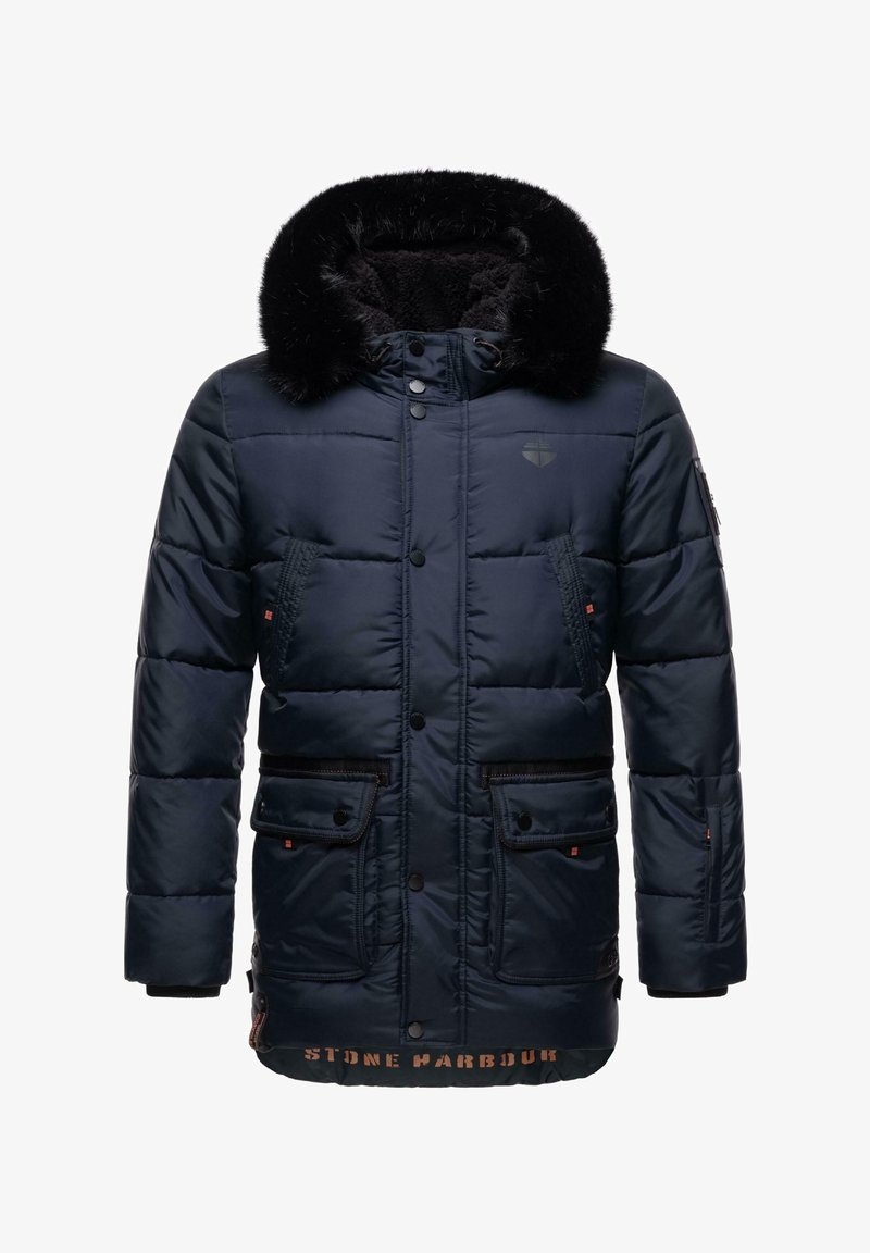 Giacca puffer blu navy con cappuccio foderato in pelliccia, bottoni a scatto, due tasche sul petto e logo sull'orlo. Tessuto strutturato con design trapuntato.