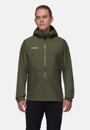 Grüne wasserdichte Jacke mit einem Frontreißverschluss, verstellbarem Kapuzen und seitlichen Taschen. Glatte, matte Textur mit einem Logo auf der Brust.